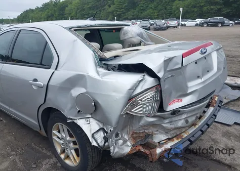 2010 Ford Fusion z USA, uszkodzony, nr VIN 3SAHP0GA7AR411464